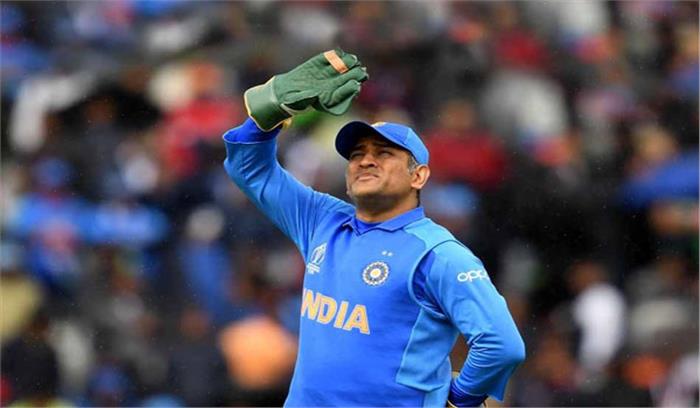धोनी का अंगूठा ठीक, वह एक योद्धा हैं : टीम अधिकारी