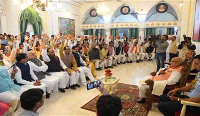 भाजपा विधायक विधानसभा से सीधे राजभवन पहुंचे