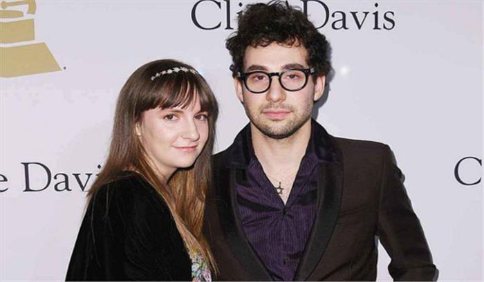 पांच साल बाद लीना डनहम और जैक एंटोनोफ ने अपने संबंध तोड़े