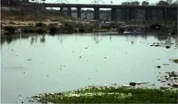 जीवनदायिनी केलो  हो रही मैली 