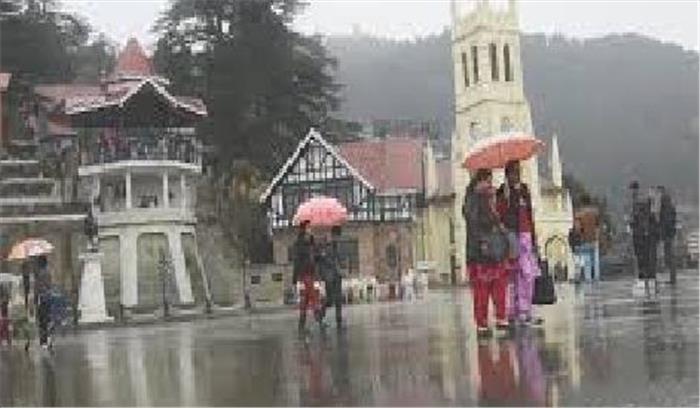 पहाड़़ों पर हल्की बारिश और मैदानी इलाकों मेें बूंदाबांदी