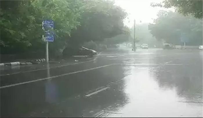 राष्ट्रीय राजधानी के कुछ हिस्सों में हल्की बारिश राष्ट्रीय राजधानी के कुछ हिस्सों में हल्की बारिश