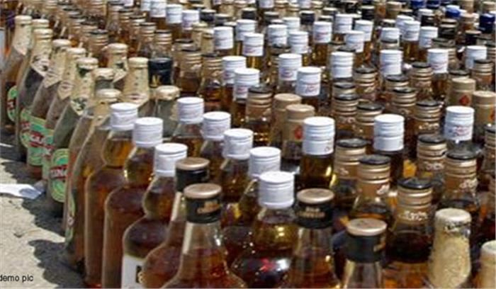 बिहार में 10 लीटर शराब के साथ तीन तस्कर गिरफ्तार