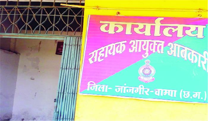 सरकारी मदिरा दुकान को शराबियों ने नहीं किया निराश सरकारी मदिरा दुकान को शराबियों ने नहीं किया निराश