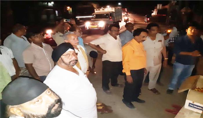 शहीदों को दी गई श्रद्धांजलि शहीदों को दी गई श्रद्धांजलि