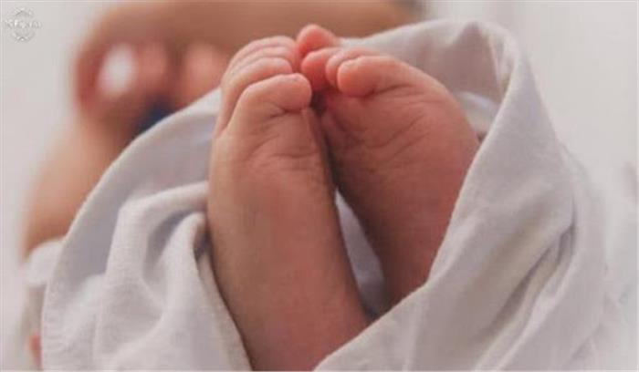 लॉकडाउन में बेबी-ब्यॉय ने पुलिस जिप्सी में ही ले लिया जन्म 