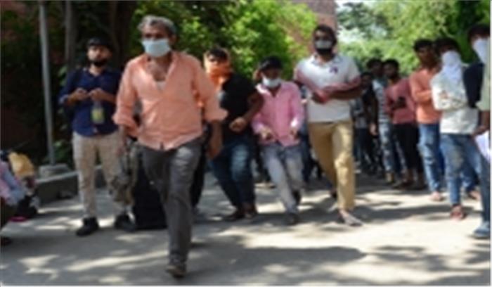 उप्र : प्रवासी मजदूरों को दोबारा रोजगार देने से पहले योगी की सहमति जरूरी