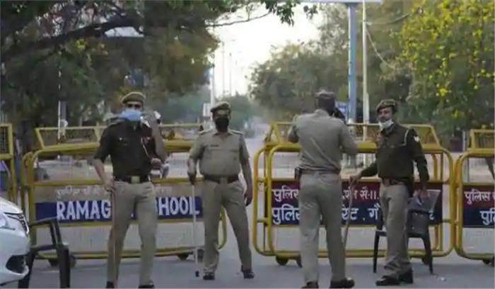 दिल्ली और नोएडा की सीमाएं अभी सील : जिलाधिकारी दिल्ली और नोएडा की सीमाएं अभी सील : जिलाधिकारी