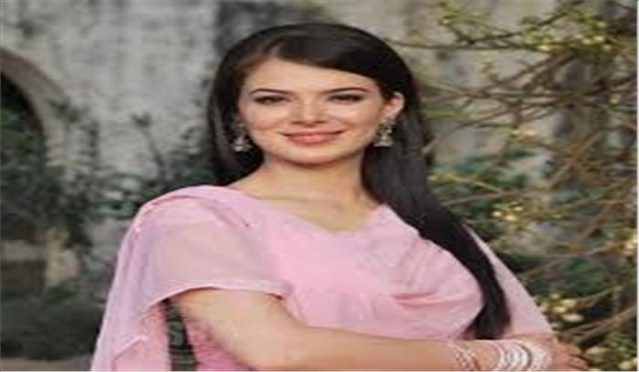 उर्वशी शर्मा चैरिटी के लिए कर रहीं क्राफ्ट-मेकिंग