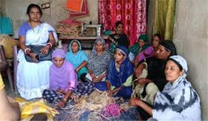 झारखंड : लोहरदगा की महिलाएं जूट के धागों से सिल रहीं अपनी गरीबी झारखंड : लोहरदगा की महिलाएं जूट के धागों से सिल रहीं अपनी गरीबी