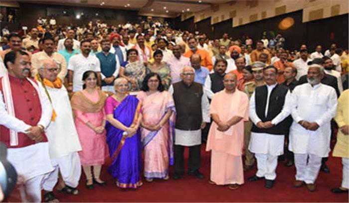 लोकभवन में हुआ राम नाईक का नागरिक अभिनन्दन