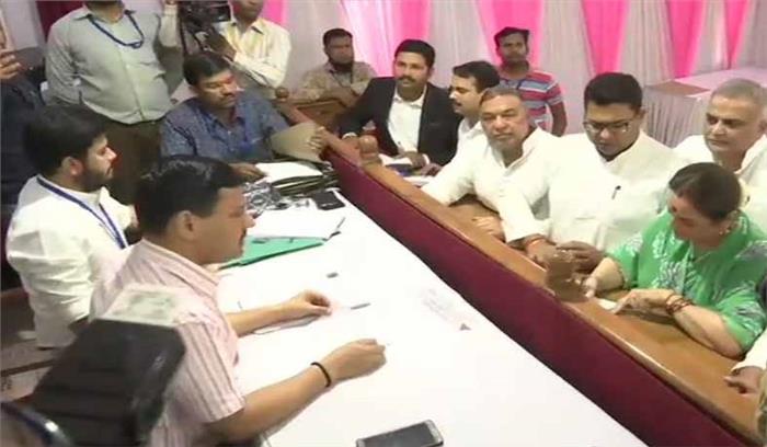 लखनऊ: पूनम सिन्हा ने लोकसभा चुनाव के लिए अपना नामांकन दाखिल किया