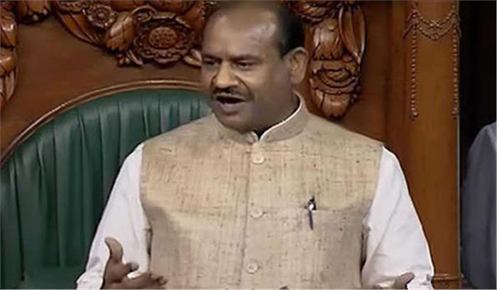 राहुल गांधी के डंडे वाले बयान पर लोकसभा में हंगामा, कार्यवाही एक बजे तक स्थगित राहुल गांधी के डंडे वाले बयान पर लोकसभा में हंगामा, कार्यवाही एक बजे तक स्थगित