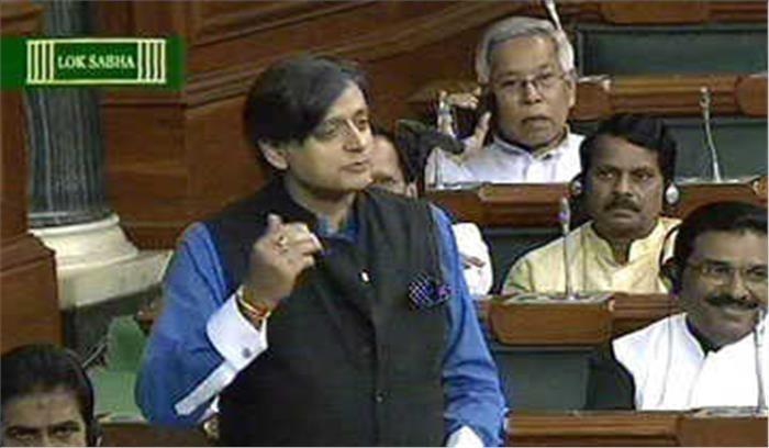 केरल में बाढ़ पीड़ितों की मदद के लिए नहीं दी गई पर्याप्त सहायता राशि:  शशि थरूर