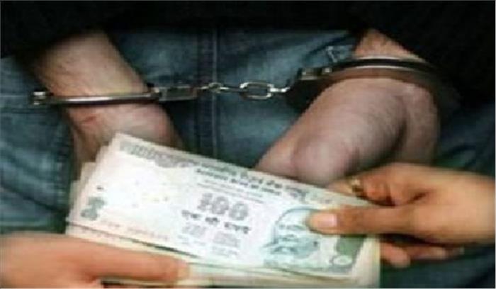 इंदौर में लोकायुक्त पुलिस के नाम से रिश्वत लेते लिपिक गिरफ्तार