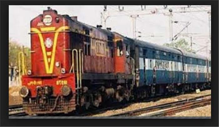 उप्र में पटरी से उतरे लोकमान्य तिलक एसी एक्सप्रेस के 11 डिब्बे उप्र में पटरी से उतरे लोकमान्य तिलक एसी एक्सप्रेस के 11 डिब्बे