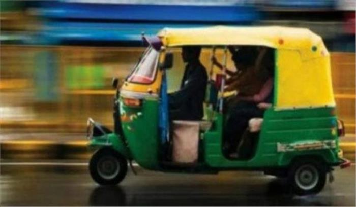 ऑटो चालकों की मनमानी से परेशान हो रही महिलाएं