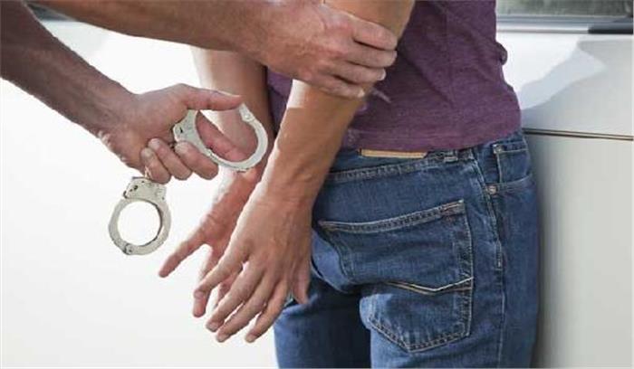 लूट के मामले में दो गिरफ्तार