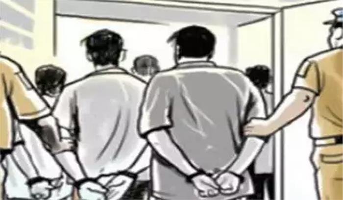 लूट के मामले में 4 गिरफ्तार लूट के मामले में 4 गिरफ्तार