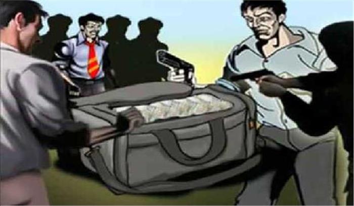 लूट की वारदात से दहशत का माहौल