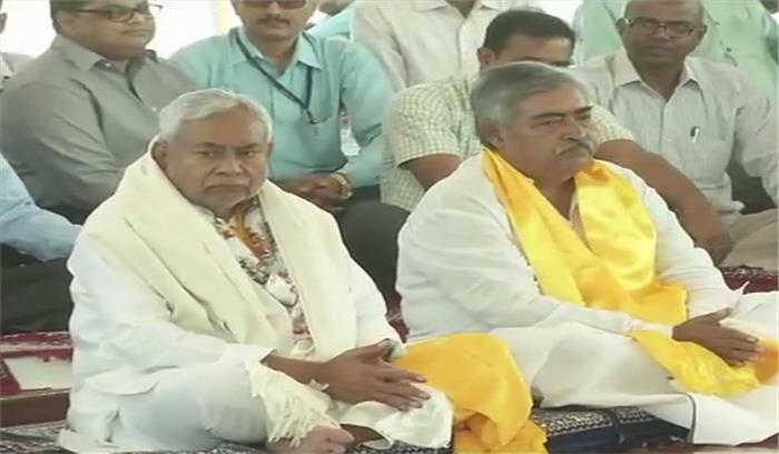 नीतीश ने भगवान बुद्घ को किया नमन, निकाली शोभायात्रा