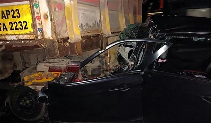 तेलंगाना :सड़क हादसे में तीन की मौत