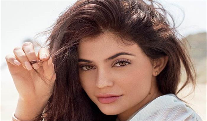 इस बीमारी के चलते काइली जेनर को होना पड़ा अस्पताल में भर्ती