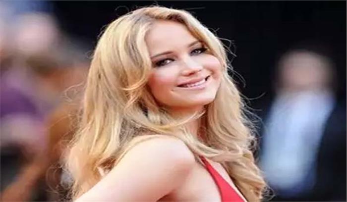 जेनिफर लॉरेंस ने अपने आर्ट डीलर मंगेतर से शादी रचाई