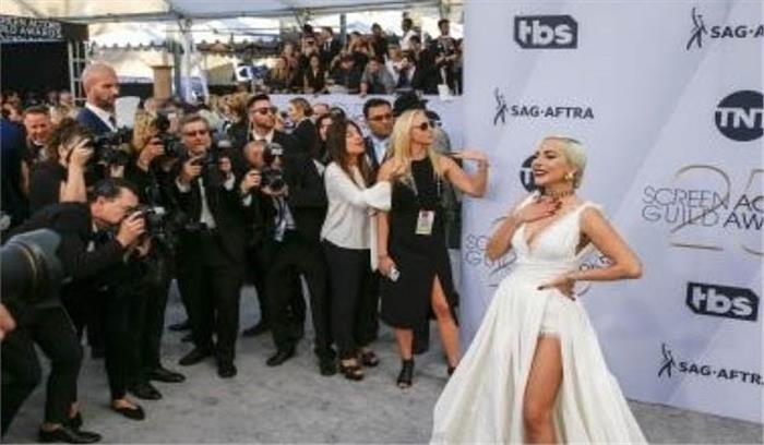 जब लेडी गागा के सुपरफैन के आंखों से छलक पड़े खुशी के आंसू