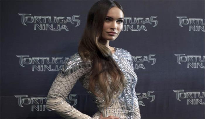 मेगन फॉक्स ने ड्रेस पहनने के अपने बेटे की पसंद का किया समर्थन