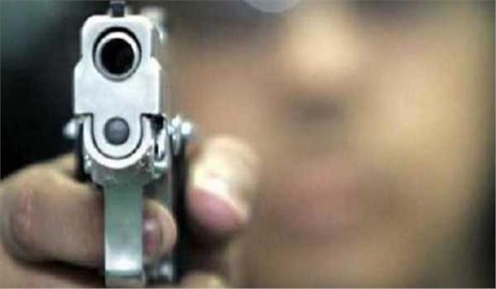 युवक ने प्रेम विवाह करने वाली बहन,बहनोई और सास को गोली मारी
