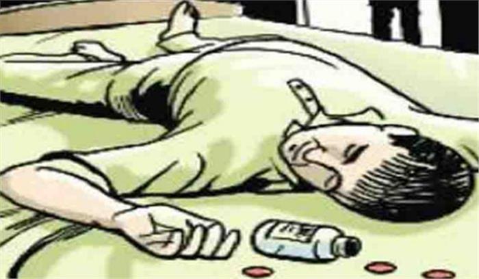 प्रेमी ने खाया जहर