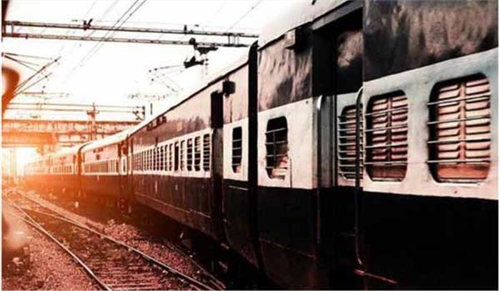 प्रेमी युगल ने ट्रेन के आगे कूदकर दी जान