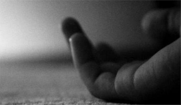 प्रेमी ने छोड़ा तो महिला ने कर ली आत्महत्या 