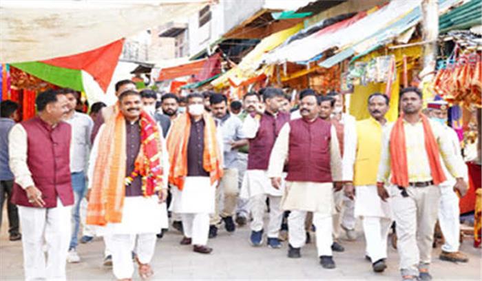 रसोई गैस की कीमतें गर्मी के साथ होंगी कम : प्रधान