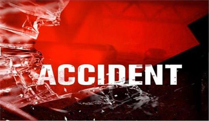 लखनऊ के मडियांव इलाके में ट्रक पलटने से चालक की मृत्यु