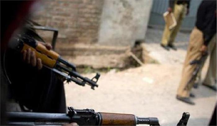 लखनऊ: पुलिस मुठभेड़ में दो बदमाश घायल,तीन गिरफ्तार