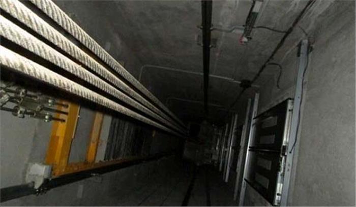 लखनऊ : कोर्ट में चौथी मंजिल से लिफ्ट गिरी, कई घायल