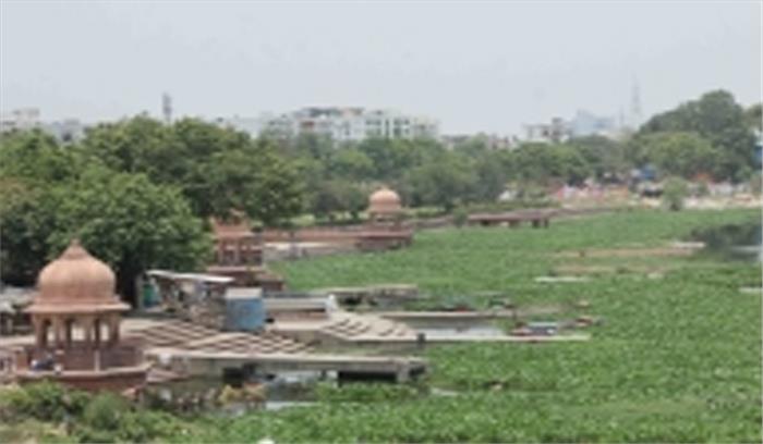 लखनऊ में अवैध कब्जों के कारण घट रहे जल निकाय