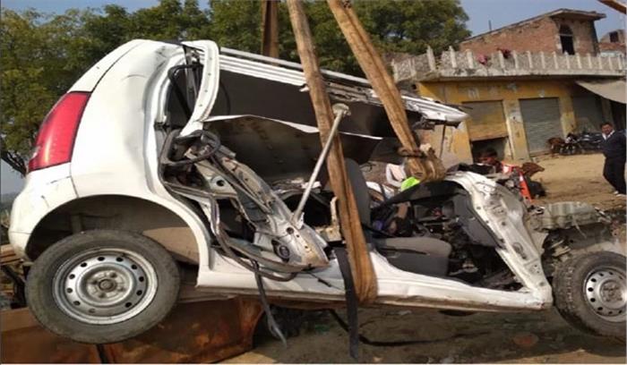 लखनऊ एक्सप्रेस-वे पर ट्रॉली से टकराई कार, पति-पत्नी की मौत