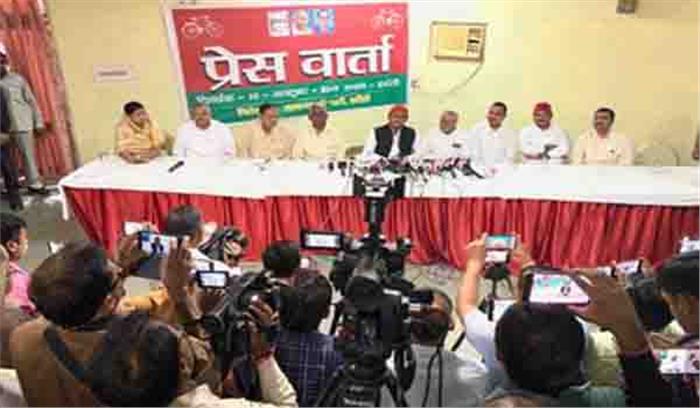 यूपी में किसी की भी हत्या हो सकती है : अखिलेश यूपी में किसी की भी हत्या हो सकती है : अखिलेश