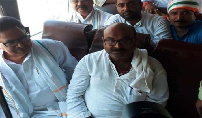 अजय लल्लू बस से लखनऊ पहुंचे, उप्र कांग्रेस अध्यक्ष का पदभार संभाला