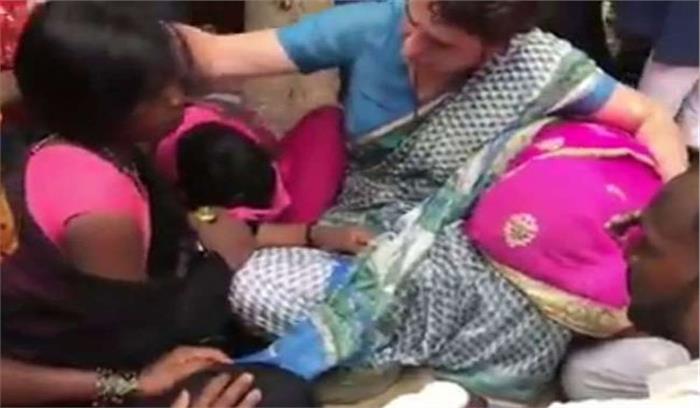 सोनभद्र के पीड़ित परिवारों ने प्रियंका से की मुलाकात 