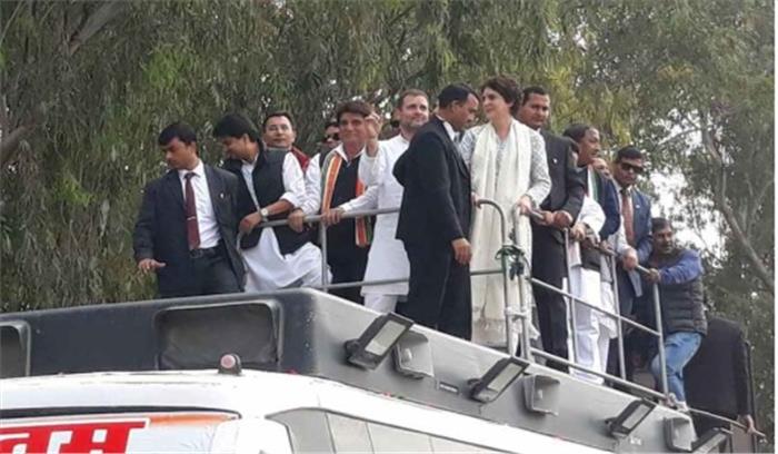 प्रियंका गांधी का यूपी दौरा: रोड शो में उमड़ा हुजूम, मौजूद हैं राहुल-सिंधिया