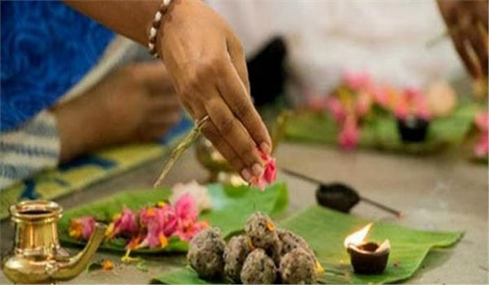 खास परिस्थितियों में महिलाओं को है श्राद्ध कर्म का अधिकार