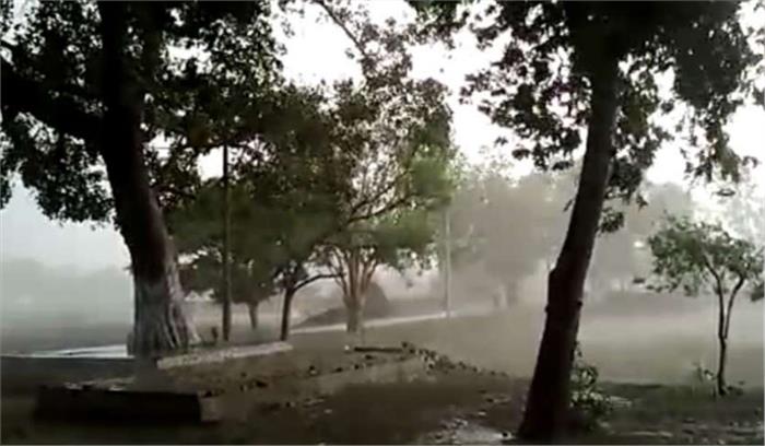 आंधी पानी से 20 लोगों की मौत,योगी ने दिया पीड़ितों को मदद का भरोसा आंधी पानी से 20 लोगों की मौत,योगी ने दिया पीड़ितों को मदद का भरोसा