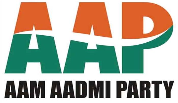 लग्जरी कारों में पहुंचे आम आदमी पार्टी के पदाधिकारी, विपक्ष ने दिखाया आईना