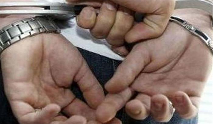 एमसीडी का फर्जी टोल स्टीकर बेचने वाला गिरफ्तार