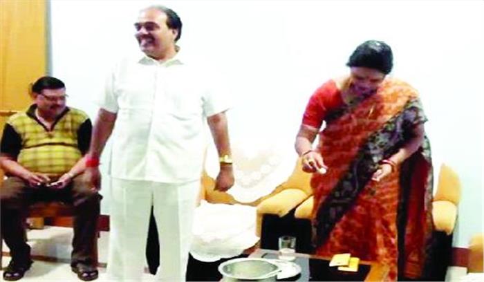 प्लास्टिक चावल की शिकायत पर पहुंचे खाद्य आयोग के अध्यक्ष