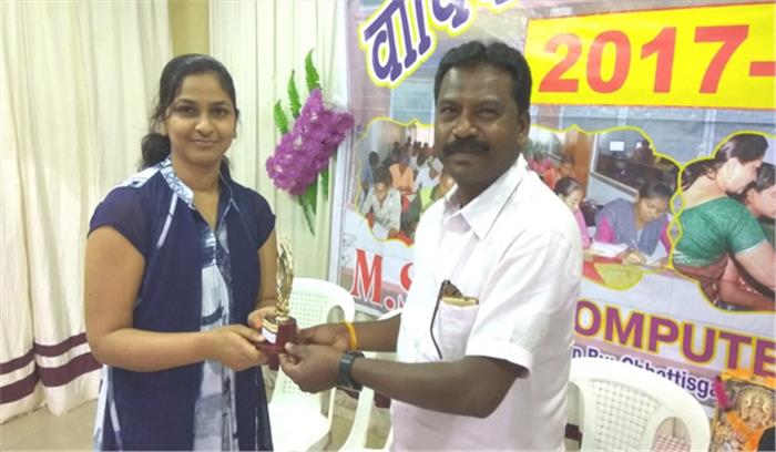 कम्प्युटर परीक्षा में उत्कृष्ट अंक लेकर पास होने वाले प्रशिक्षुओं को   किया गया सम्मानित